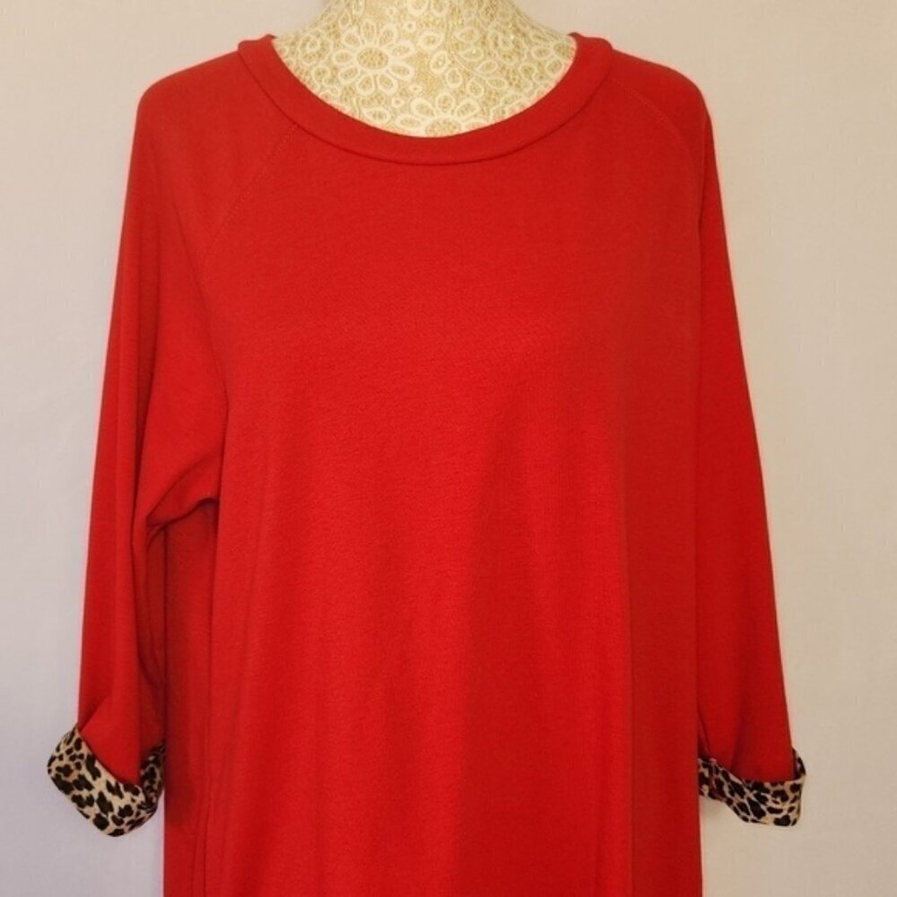 Sunshine & Rodeos Women SZ L Red 3/4 Sleeve Leopard Print Cuff Relaxed Fit Tunic - Picture 3 of 14